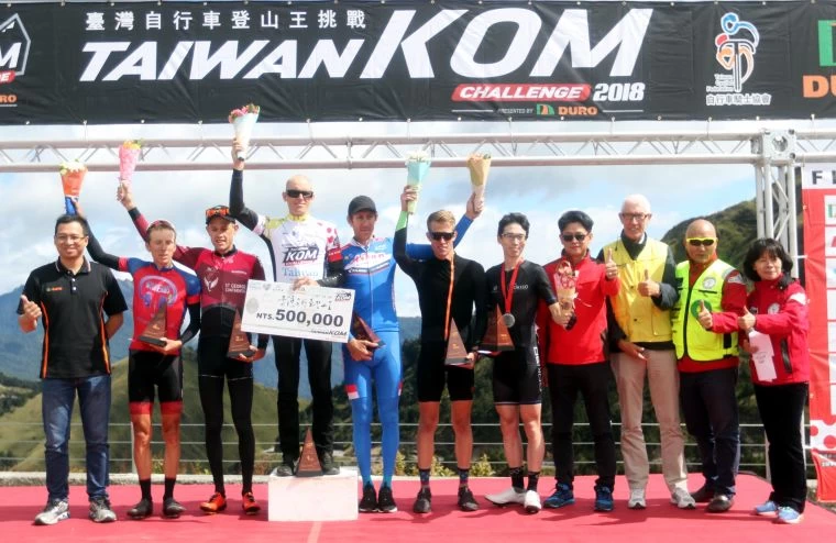 2018臺灣自行車登山王挑戰總排前六名頒獎。中華民國自行車騎士協會/提供。