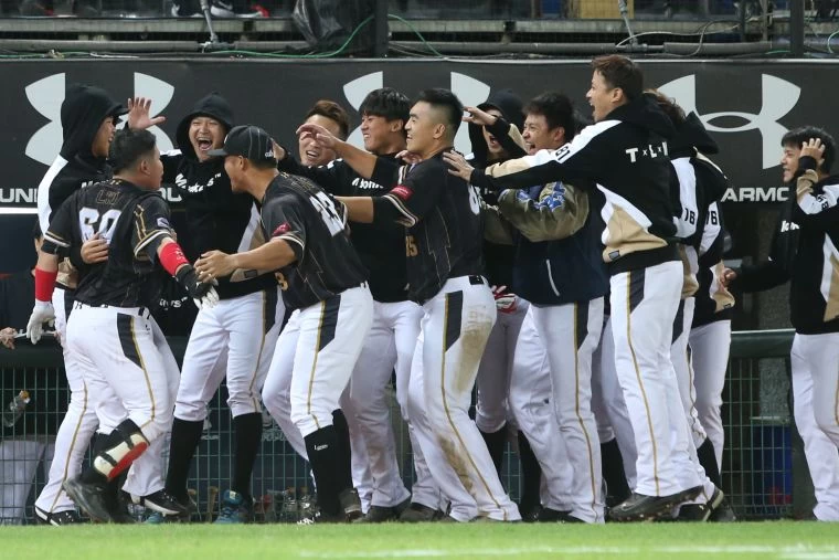 桃猿大勝統一。李天助攝