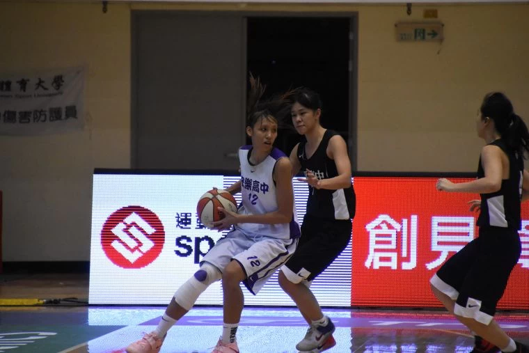 安樂蕭嘉珞持球突破。