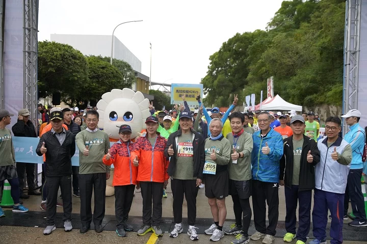 左四劉增應縣長,左五前總統馬英九。