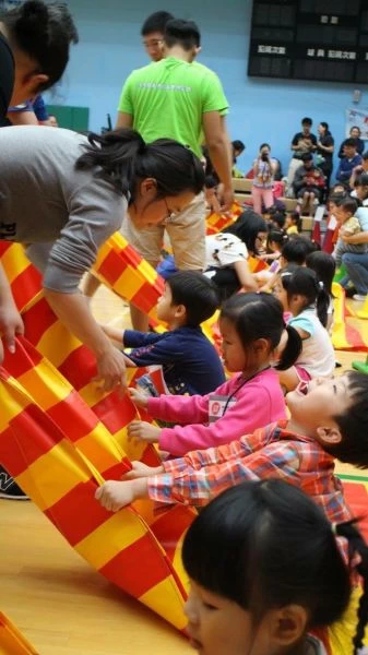 親親寶貝親子運動會於周日登場。大會提供