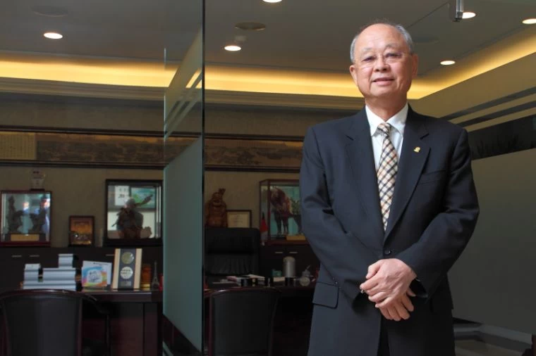 紀文豪是緯豪集團總裁，公司旗下的業務涵蓋水陸運動器材與寵物用品等，產品行銷全球40餘國。