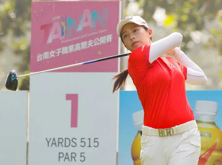 業餘選手侯羽薔以兩回合總桿141桿(-3),暫時並列第七。葉勇宏攝