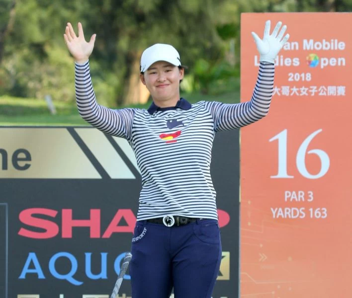 李旻打出一桿進洞後喜不自勝。