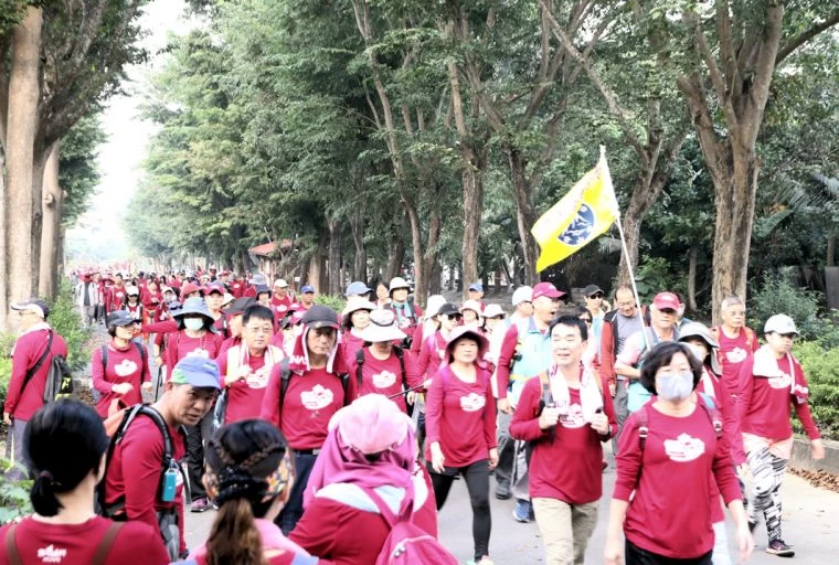 歐都納無痕山林活動今天在大崗山舉行,吸引南台灣三千熱愛登山健行民眾參加。歐都納提供