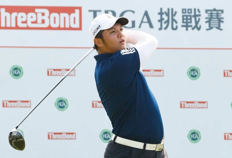 業餘選手黃冠勳68桿(-4)，目前暫時並列第五，業餘選手中首回合表現最佳。