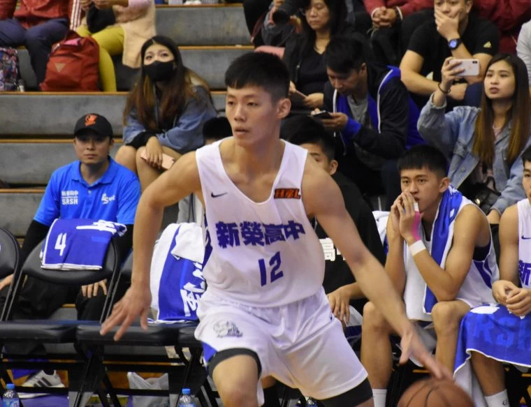 新榮陳泰成再扮致勝英雄。