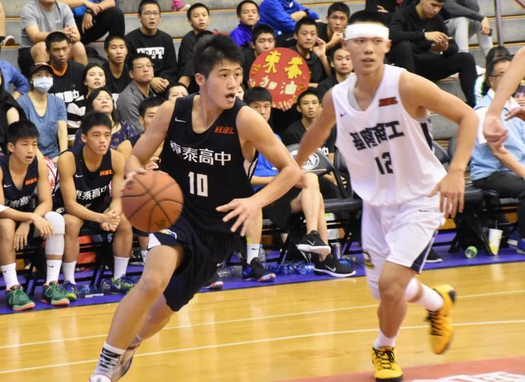 東泰王柏鈞飆33分、10助攻生涯雙新高加7籃板、3抄截「準大三元」。