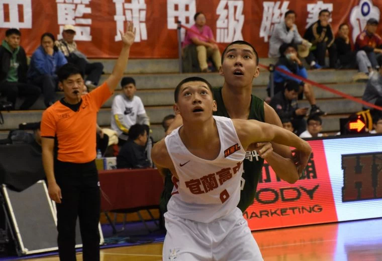 宜中郭奕鴻籃下卡位。