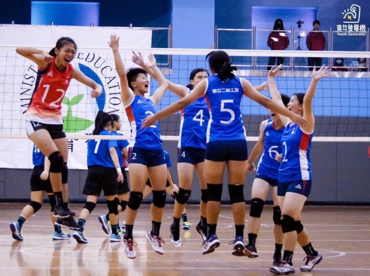 二林工商女排驚險獲勝。