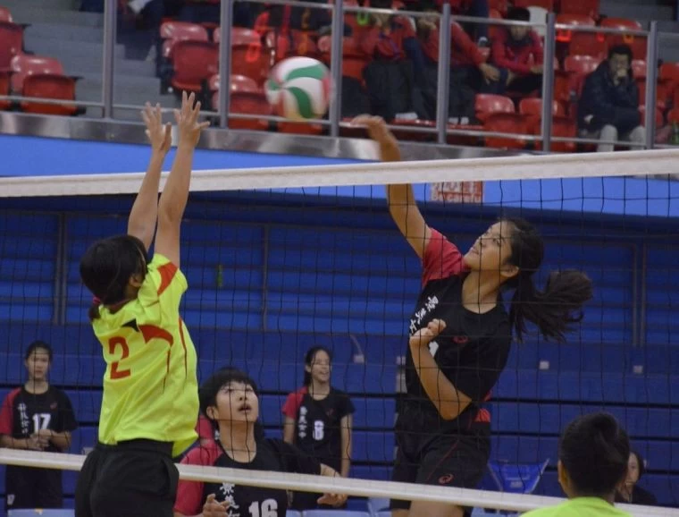 景美女中輕鬆獲勝。