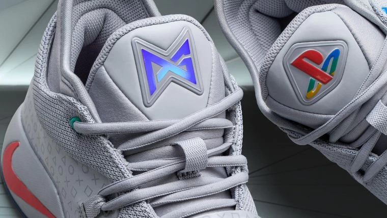 Nike PG 2.5 x PlayStation。