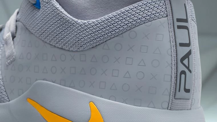 Nike PG 2.5 x PlayStation。
