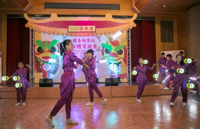 苗栗縣後龍國小扯鈴隊的表演。臺南大學提供