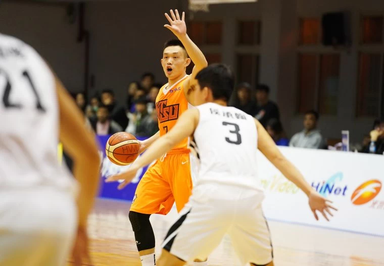 國體大隊長楊盛硯坐鎮後場。