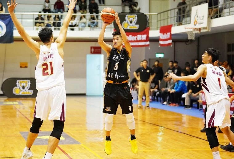 醒吾李冠霆拿23分仍無力阻擋輔大逆轉。