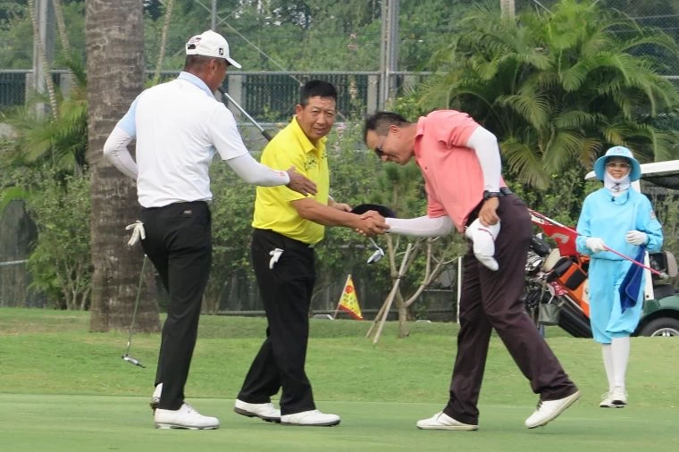 呂文德、林吉祥向林添順道賀。