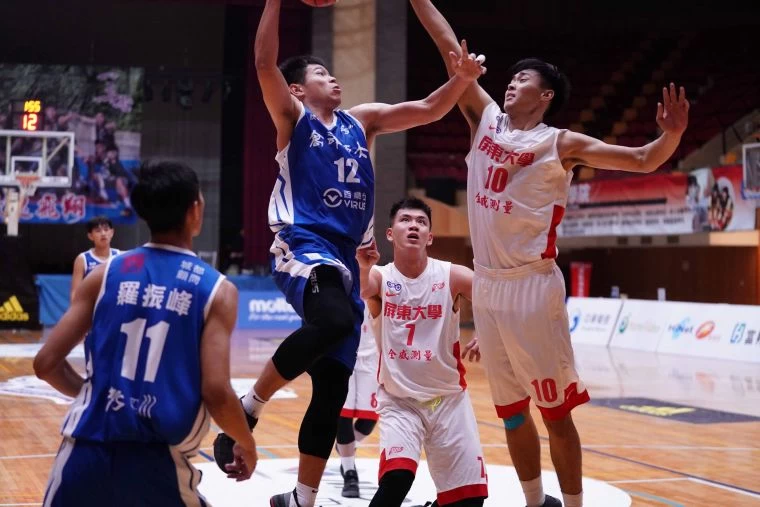 高師大四李家耀替補上場拿下15分、9籃板、2助攻。