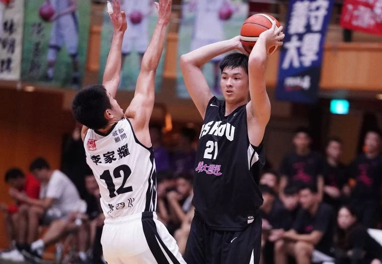 義守呂威霆11籃板。