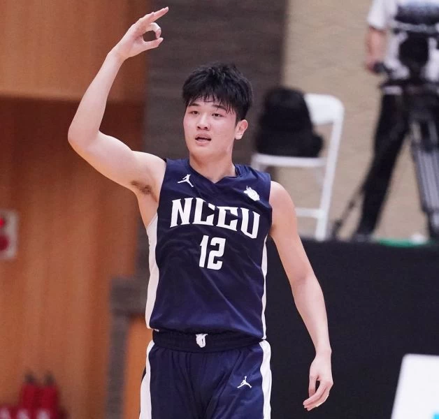 政大李允傑15分含3記外線。
