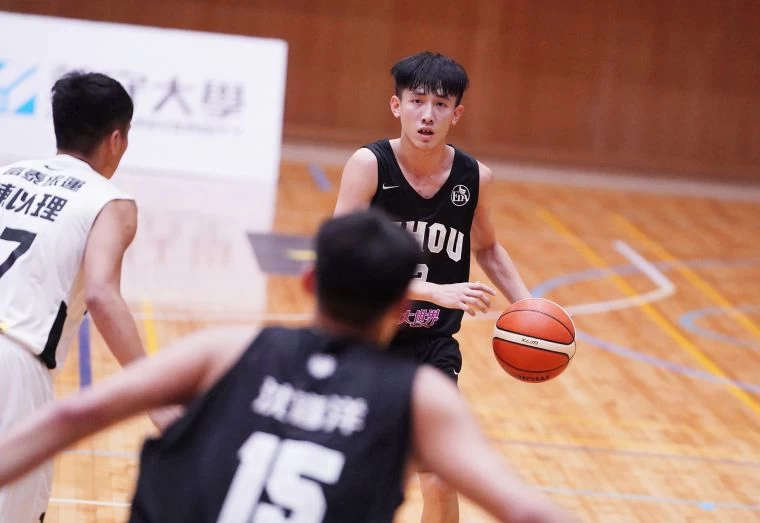 義守白曜誠得15分。