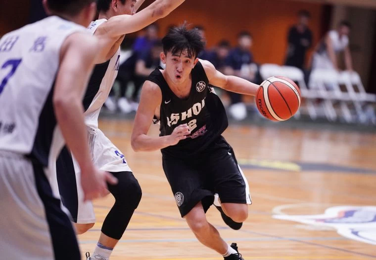 義守白曜誠17分6抄截。
