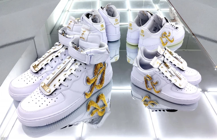 Nike特別邀請臺灣設計師JUST IN XX周裕穎,為王建民客製設計專屬的NIKE AIR FORCE 1。