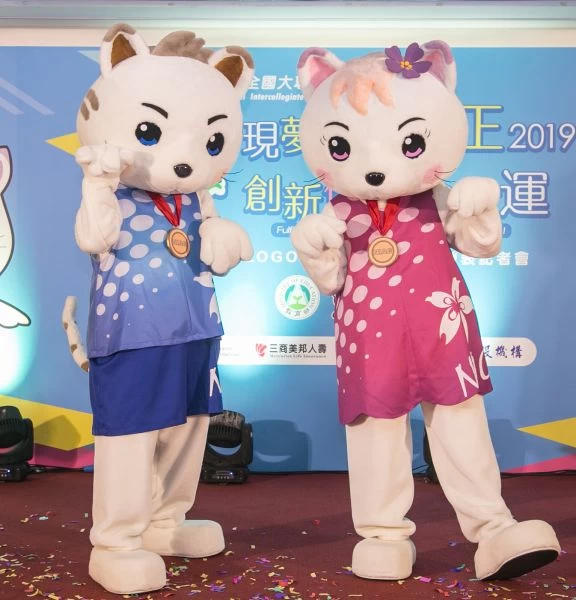 全大運吉祥物「阿里」(左)與「阿桃」。