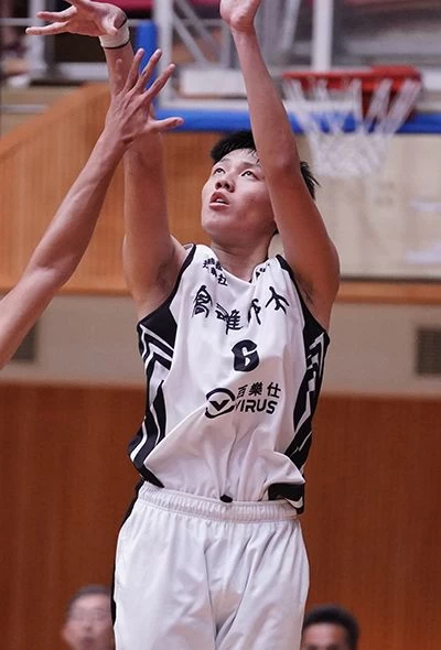 高師楊台安19分17籃板「雙十」成績，皆為UBA個人新高（資料照片）。