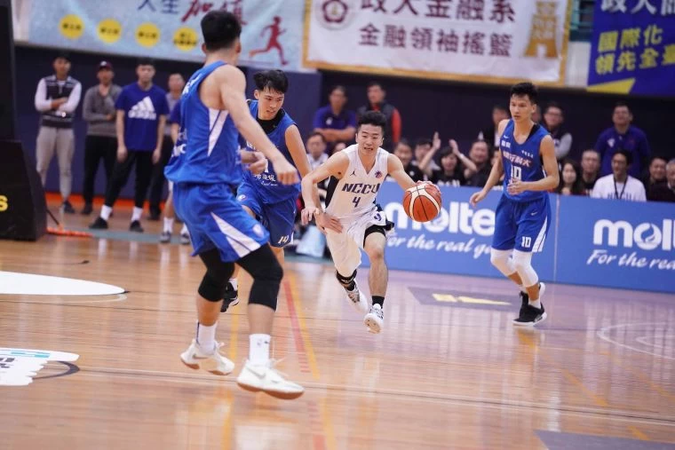 政大黃博暄拿下11分，本季最高個人的分。