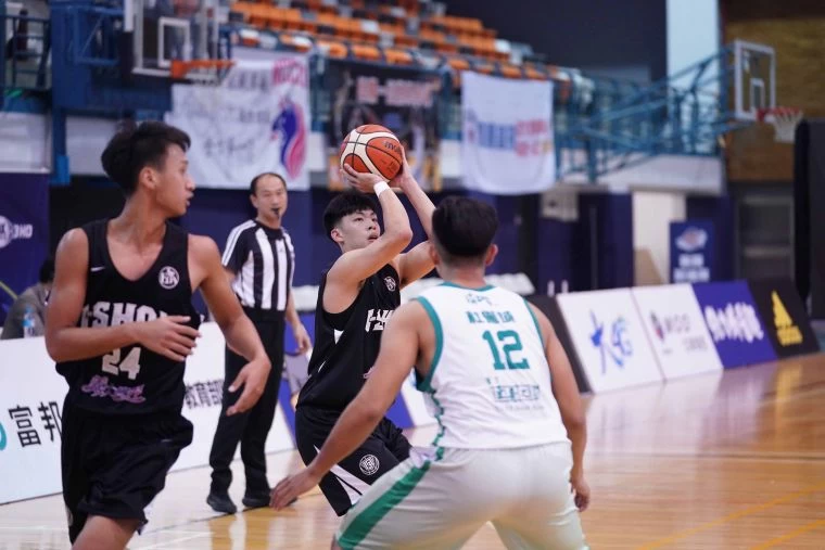 義守一哥徐鉦順拿下11分6籃板4助攻,幫助義守收下第七勝。
