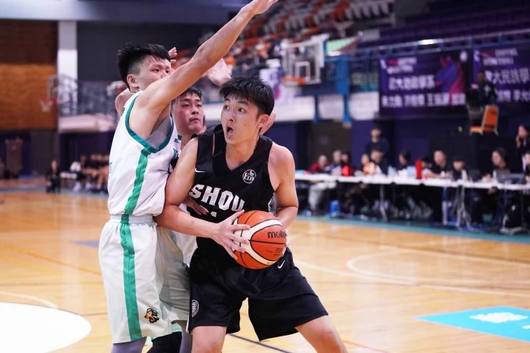 義守呂威霆全隊最高13分9籃板2抄截。