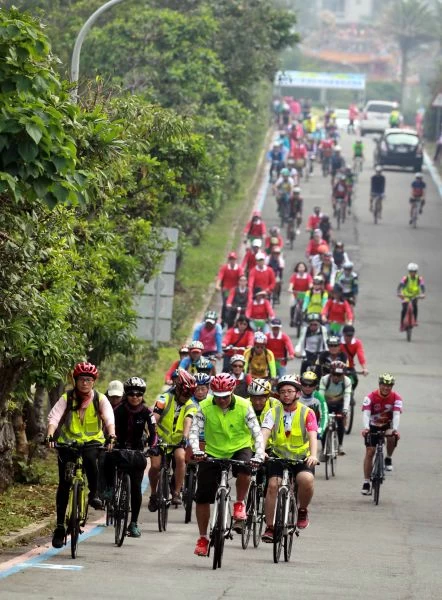 雙灣自行車道浪漫騎遊。中華民國自行車騎士協會／提供。