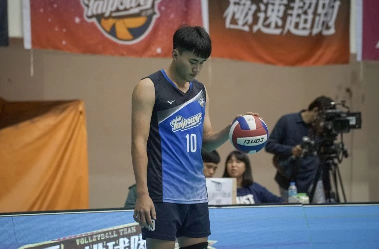 台電張育陞先發上場獲12分,更新了自己本季單場的最高得分紀錄。中華民國排球協會提供