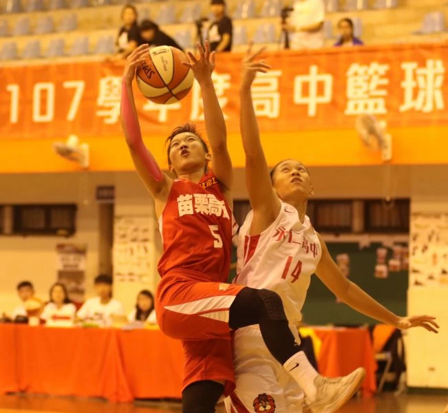 苗商李佩玲(左)攻下17分(資料照片)
