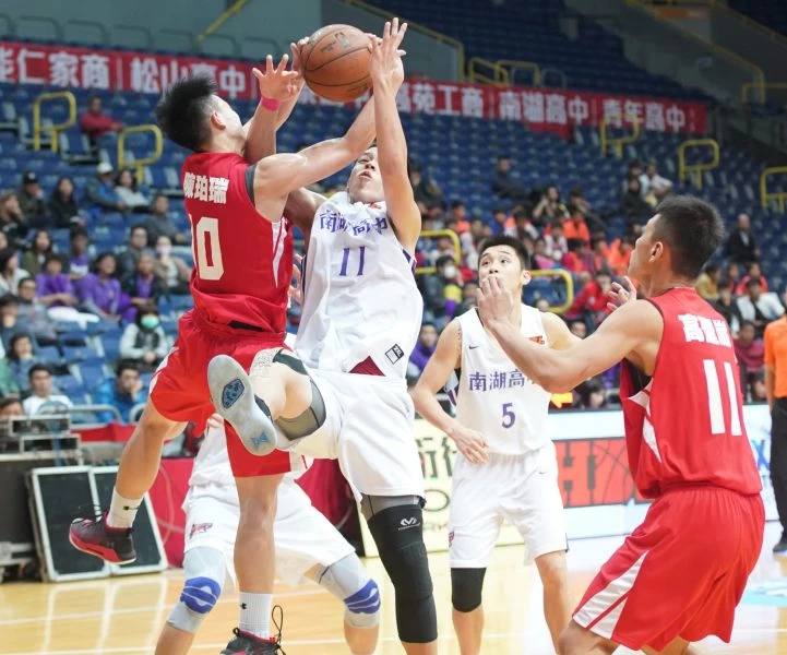 南湖許敬恩23分、7籃板，連4場逾20分。