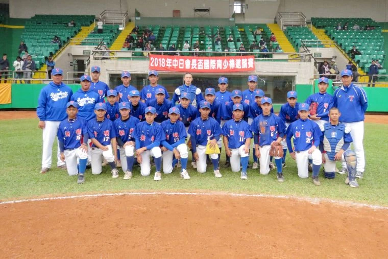 桃園市新明國中拿下本屆會長盃台灣組冠軍。
