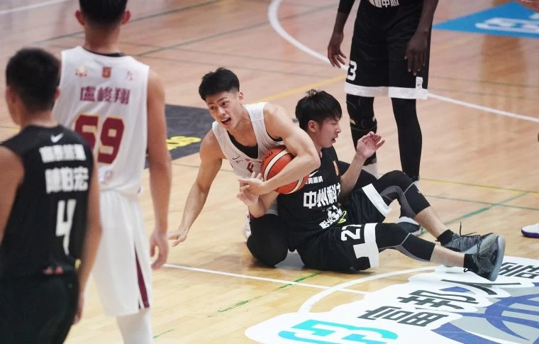 輔大主場以85:66擊敗中州科大獲首勝,拿下前進複賽關鍵一勝。