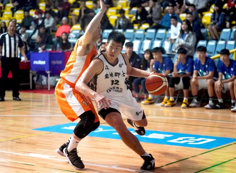 高師李家耀10分、7籃板。