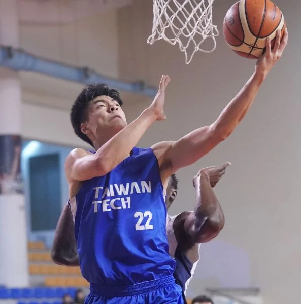 台科大謝宗憲15分、16籃板本季6度「雙十」。