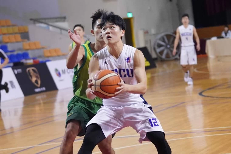 政治大學李允傑.。