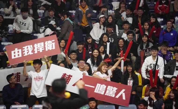輔大學生踴躍進場支持。