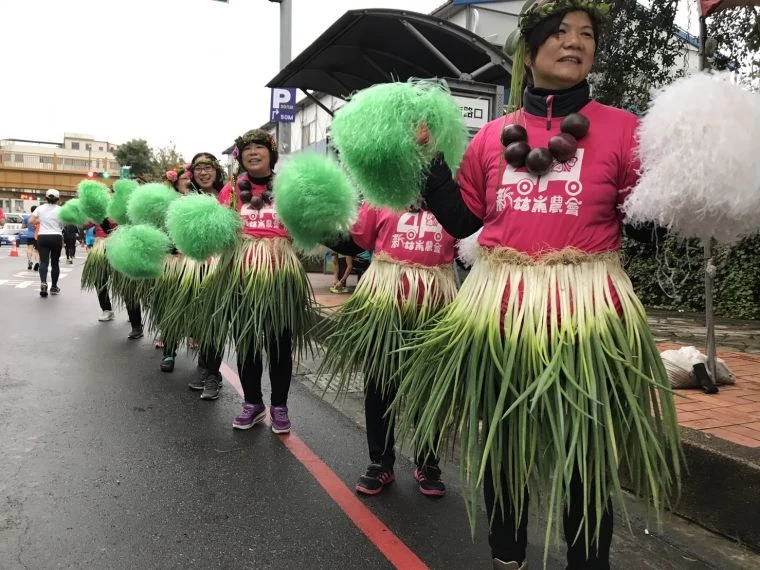 特色啦啦隊為選手加油。