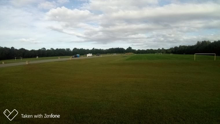 一覽無遺的七座足球場。黃煜攝
