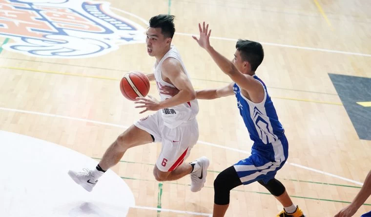 許軒瑜也是2枚三分球得10分、6籃板、2抄截。