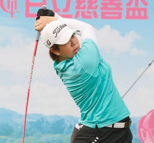 黃靖第一回合打出68桿(-4),暫時並列第三。