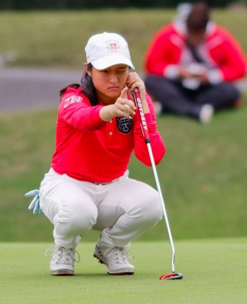 業餘選手吳佳晏以兩回合總桿138桿(-6)暫時並列第二。