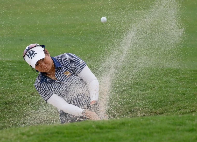 泰國選手喬雷達以兩回合總桿138桿(-6)暫時並列第二。