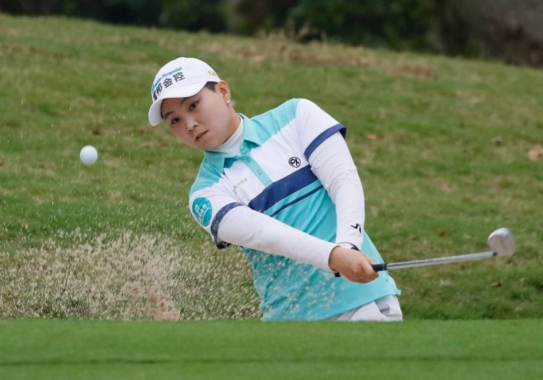 陳宇茹以兩回合總桿136桿(-8)單獨領先。