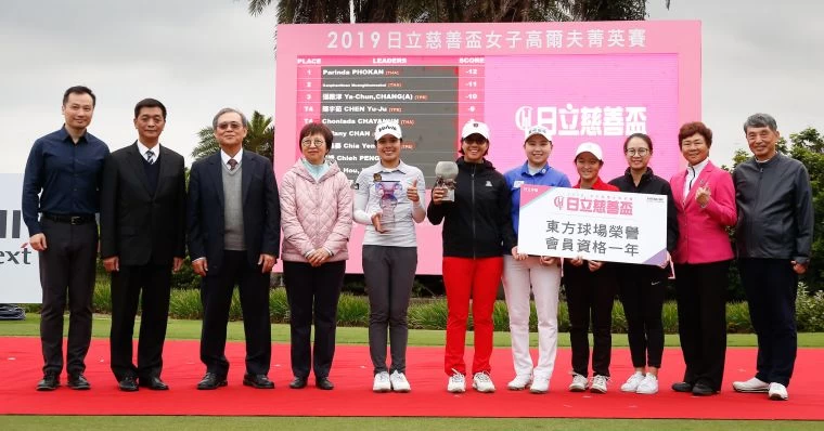 獲獎選手與出席頒獎典禮貴賓合影。